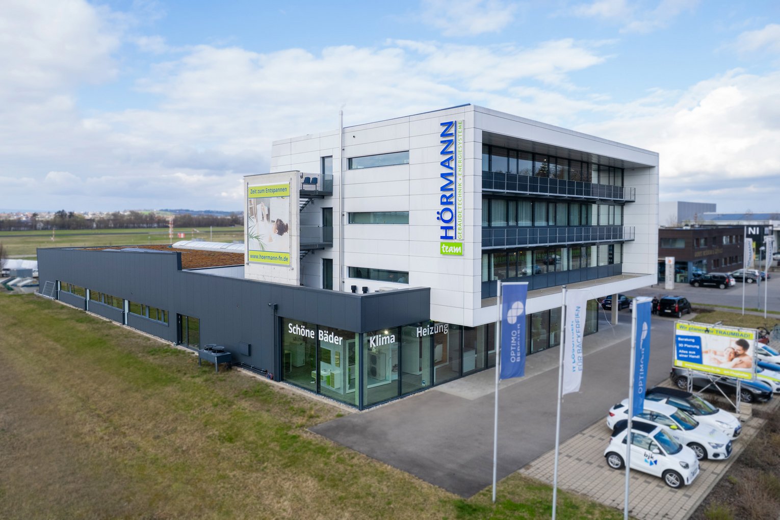 Das Firmengebäude von Team Hörmann am Flughafen Friedrichshafen