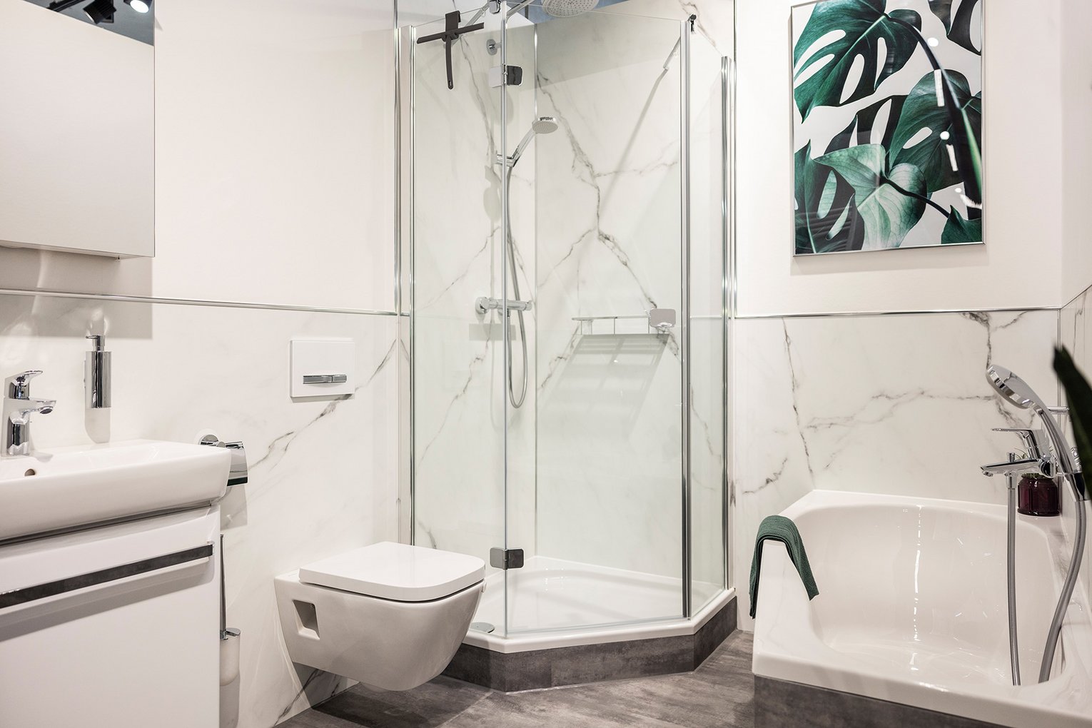 Team Hörmann Sanitär Ein modernes Badezimmer mit WC und Dusche