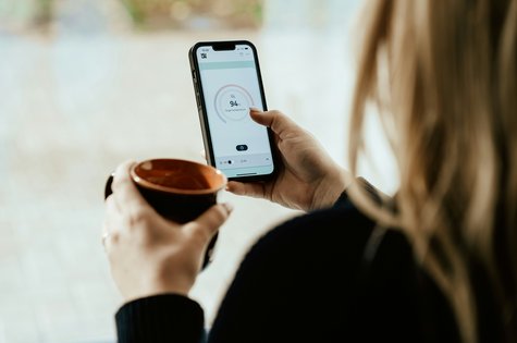 Heizung-App Nutzung bei einer Kaffeepause