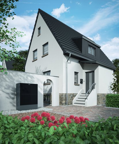Wärmepumpe Vitocal vor einem kleinen Einfamilienhaus. 