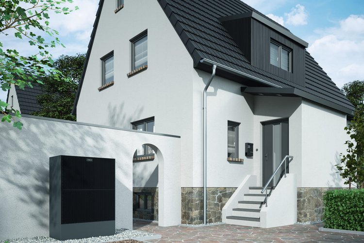Wärmepumpe Vitocal vor einem kleinen Einfamilienhaus. 